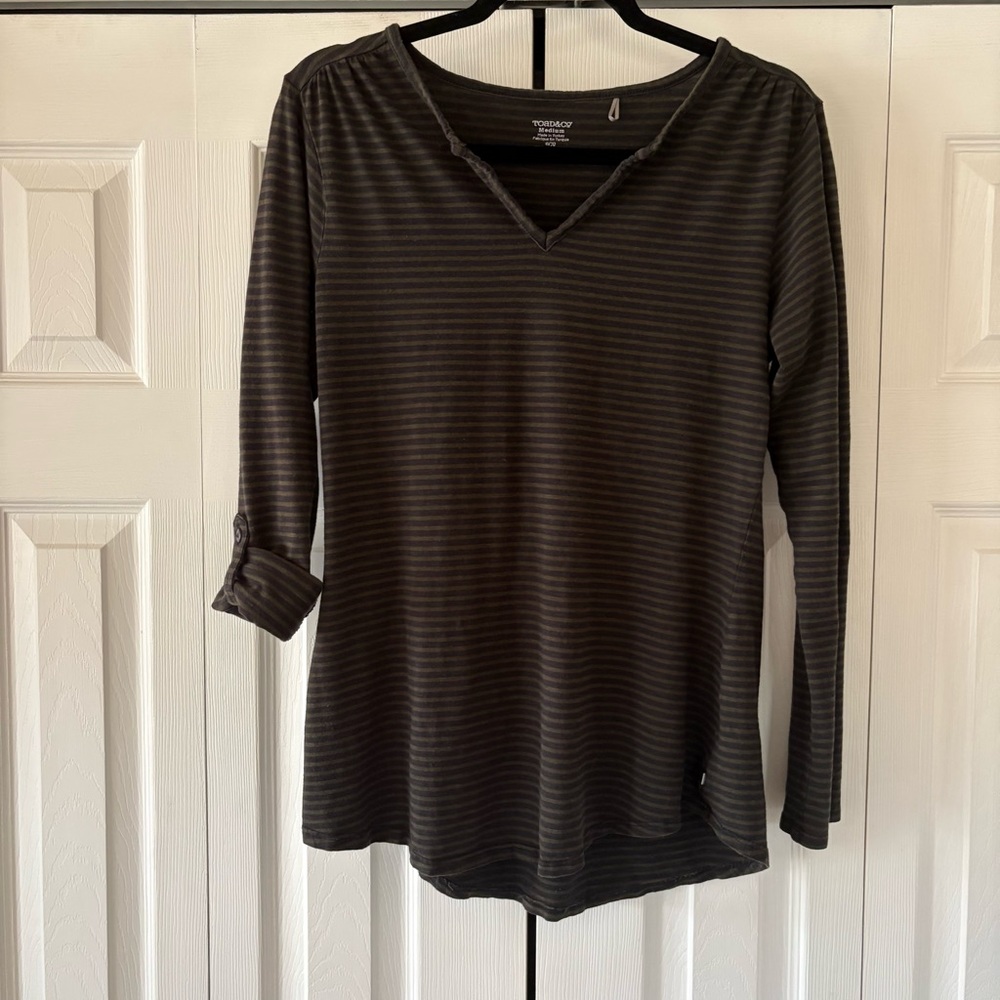 Toad & Co Women’s Medium Top, Grey & Olive stripe. 3/4 sleeve